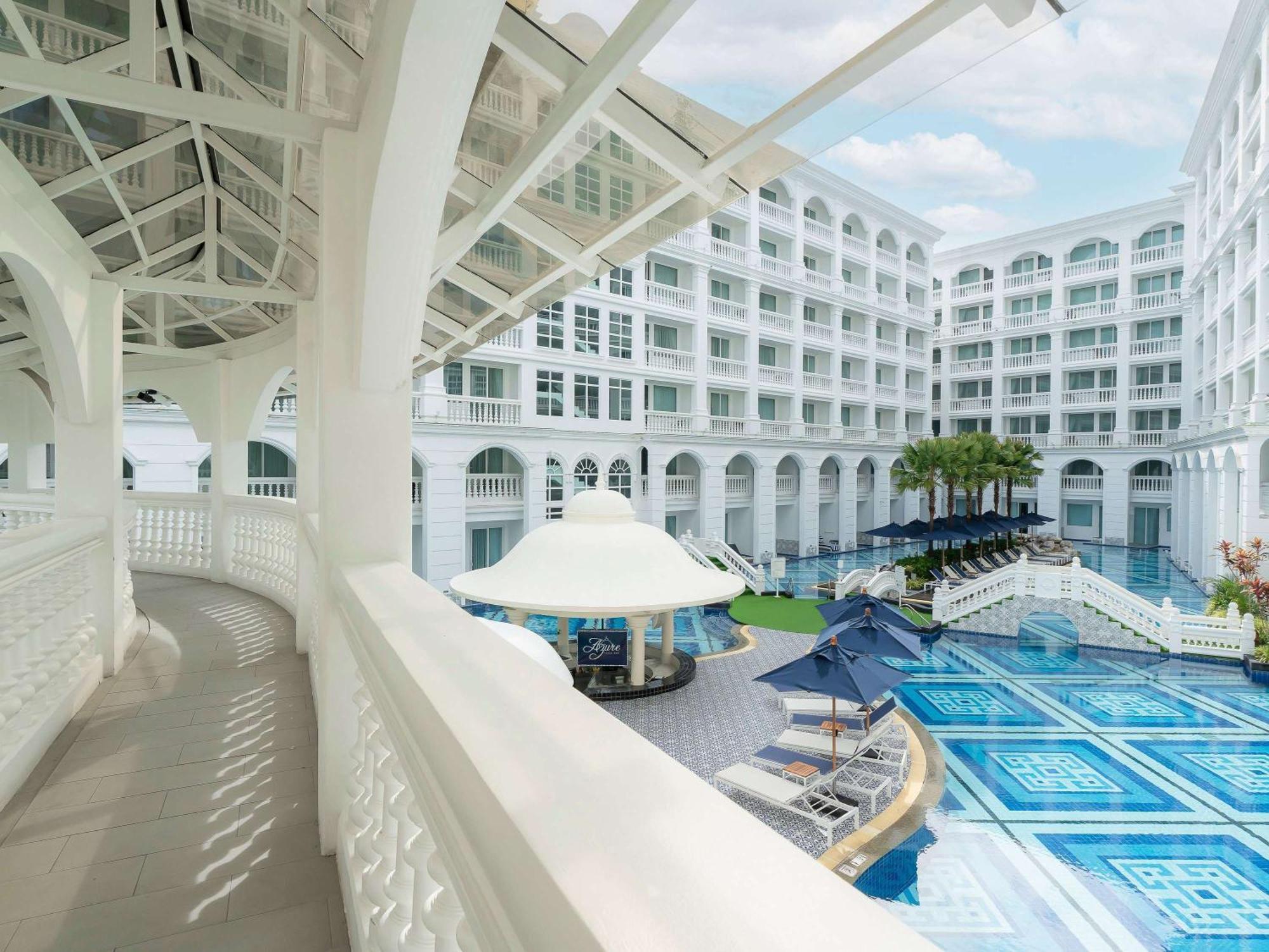 Moevenpick Myth Hotel Patong Phuket Exterior photo The pool at the E&O 88