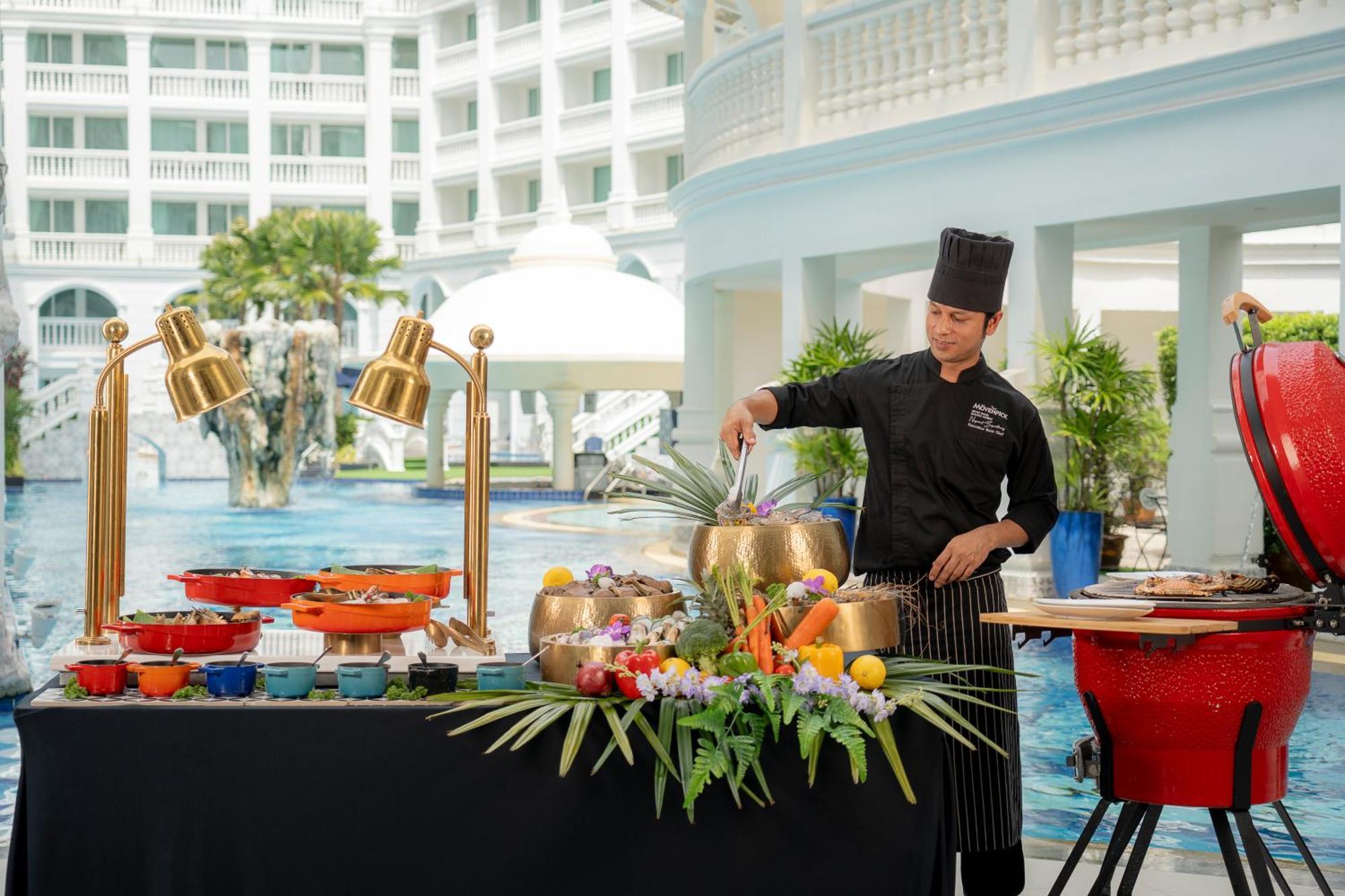 Moevenpick Myth Hotel Patong Phuket Exterior photo A buffet at a hotel