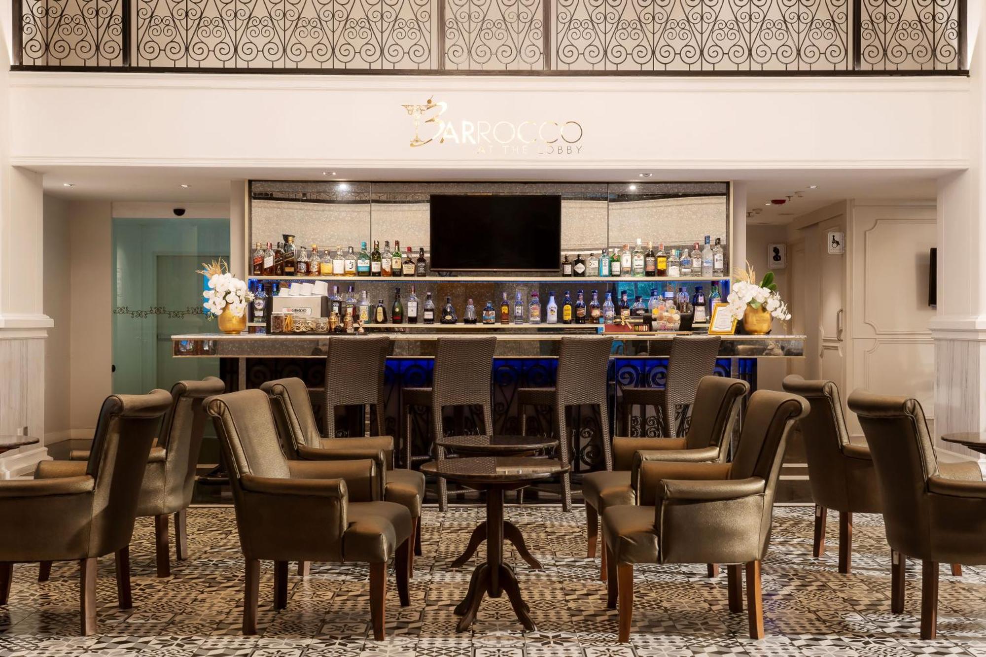 Moevenpick Myth Hotel Patong Phuket Exterior photo The bar at the hotel